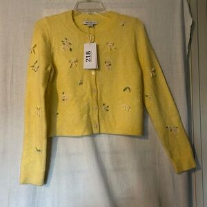 Yellow Embroidered Crop Sweater with dainty Flowers so Cute NWT Small- Medium
